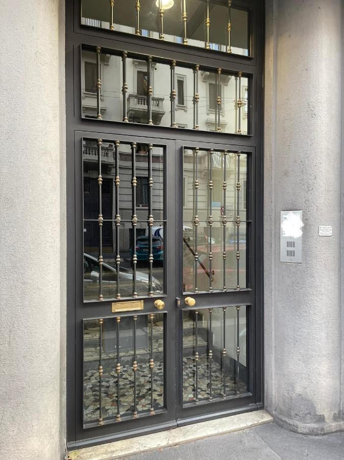 Ampio Bilocale Zona Navigli Apartamento Milão Exterior foto