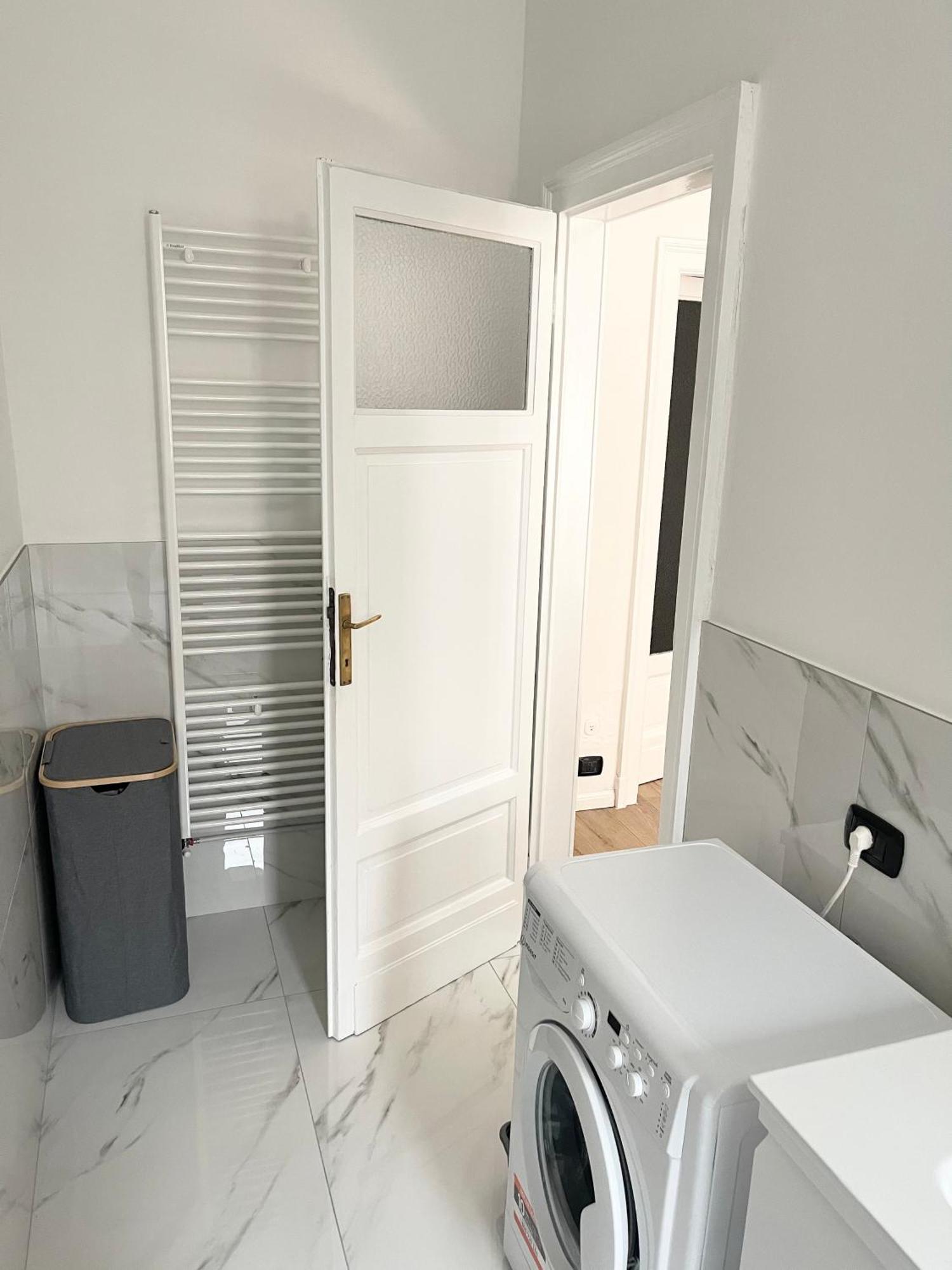Ampio Bilocale Zona Navigli Apartamento Milão Exterior foto