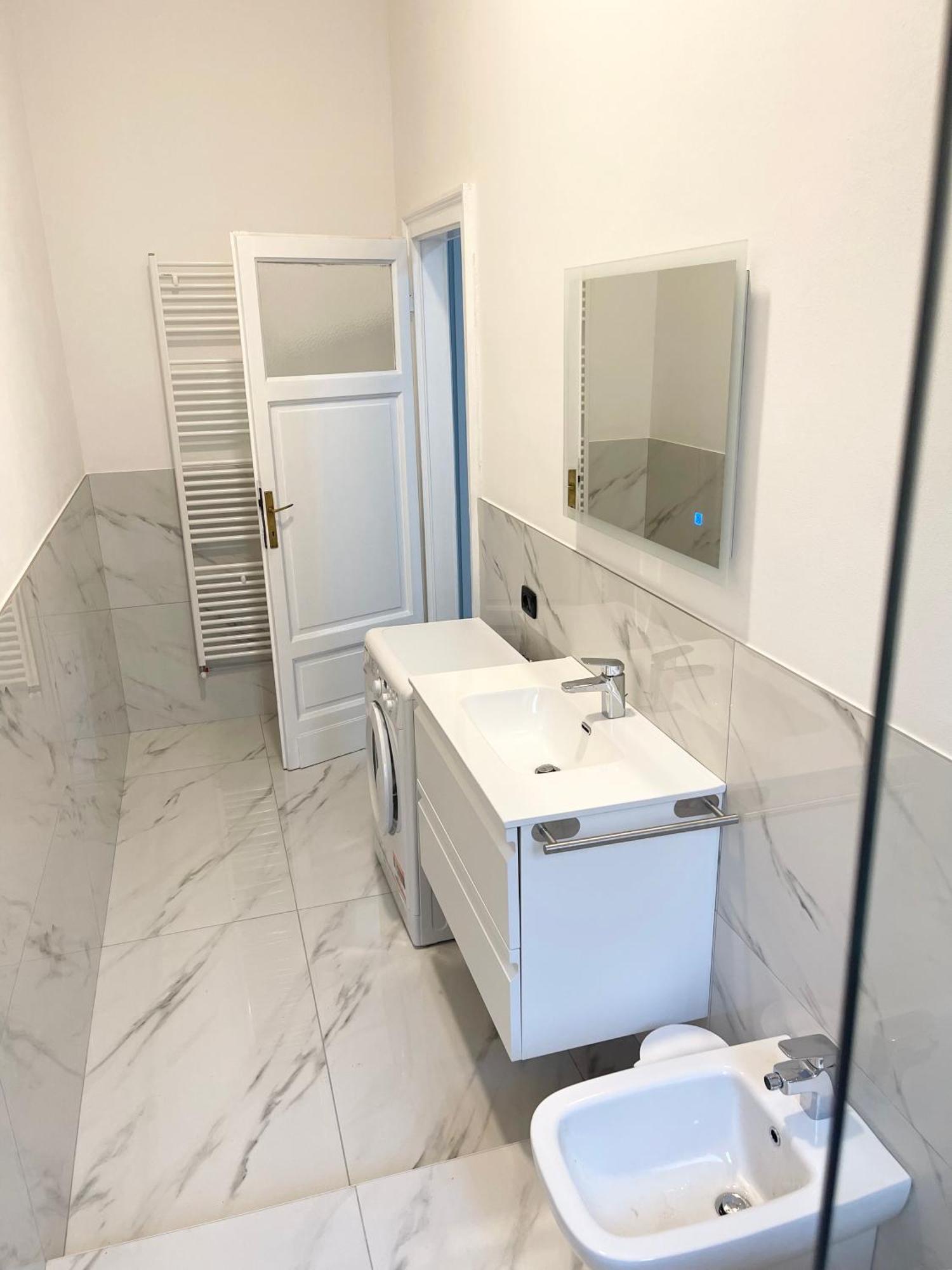 Ampio Bilocale Zona Navigli Apartamento Milão Exterior foto