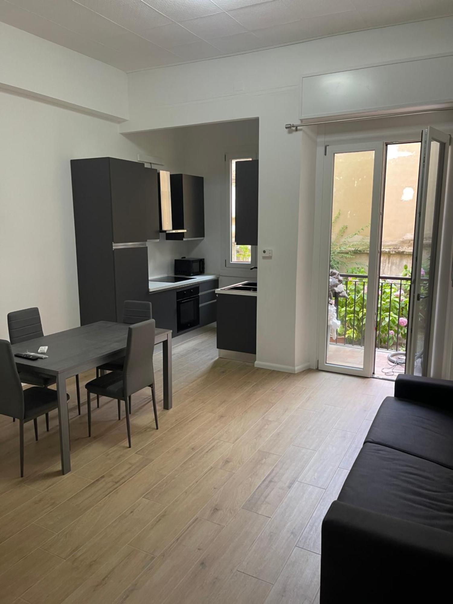 Ampio Bilocale Zona Navigli Apartamento Milão Exterior foto