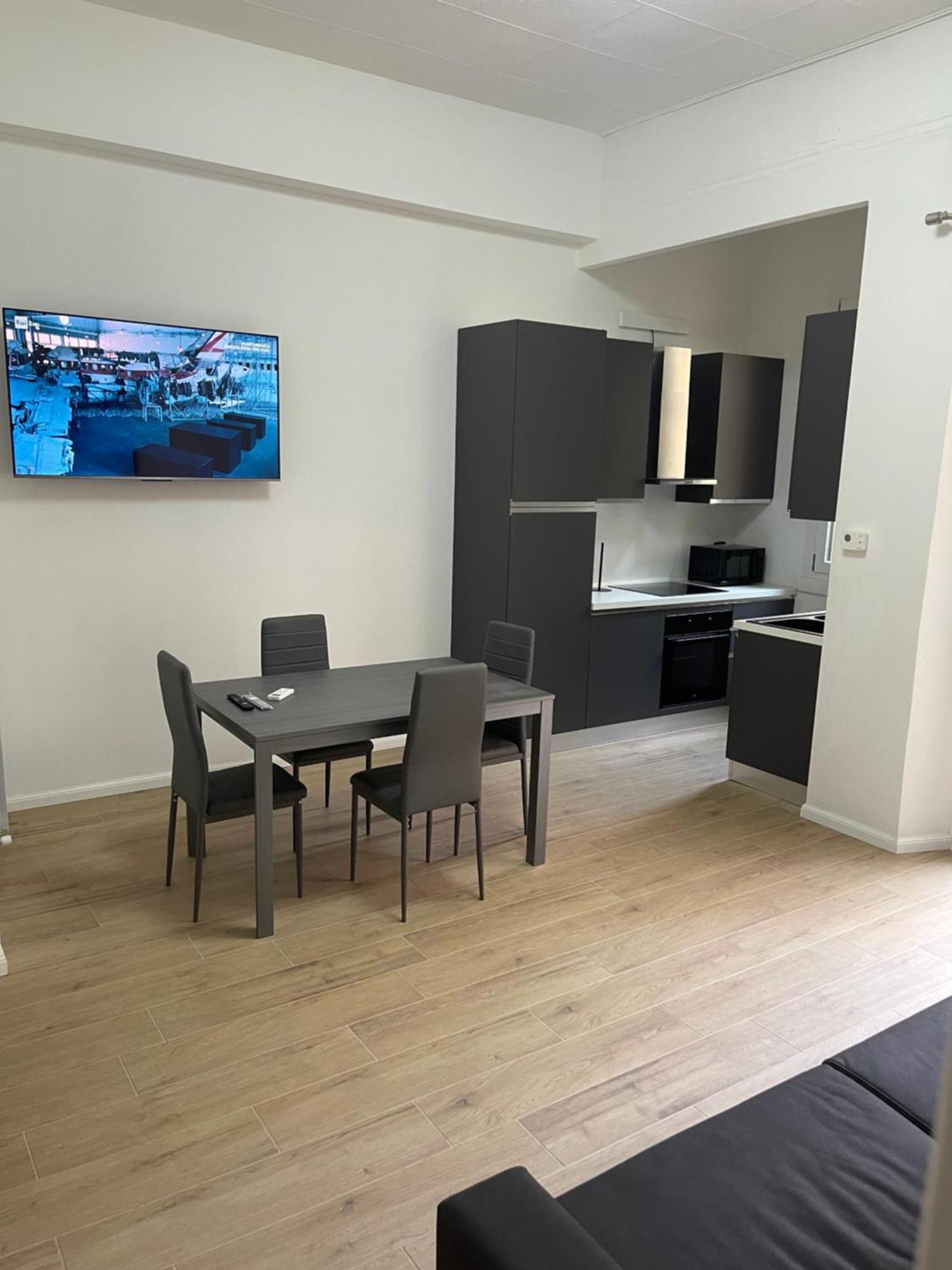Ampio Bilocale Zona Navigli Apartamento Milão Exterior foto