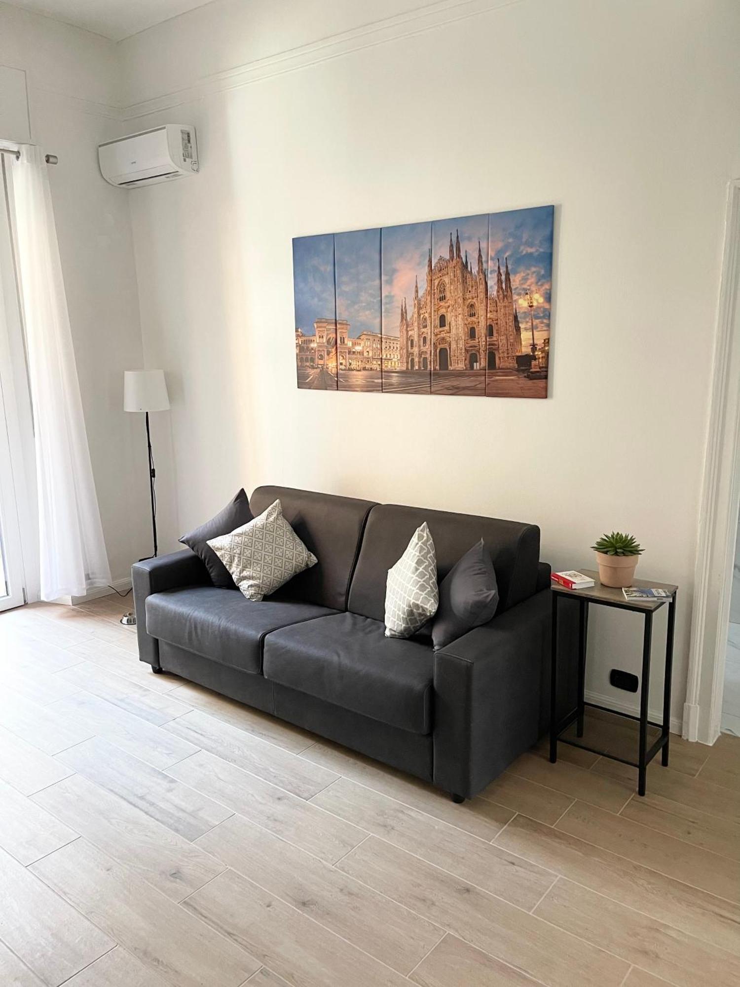 Ampio Bilocale Zona Navigli Apartamento Milão Exterior foto